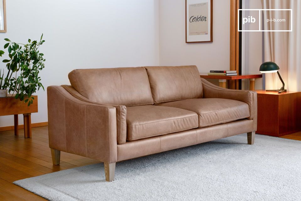 Trotz seiner Größe ist dieses Sofa durch sein Design perfekt harmonisch.