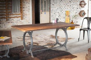 Tisch aus altem recyceltem Holz Tonnel