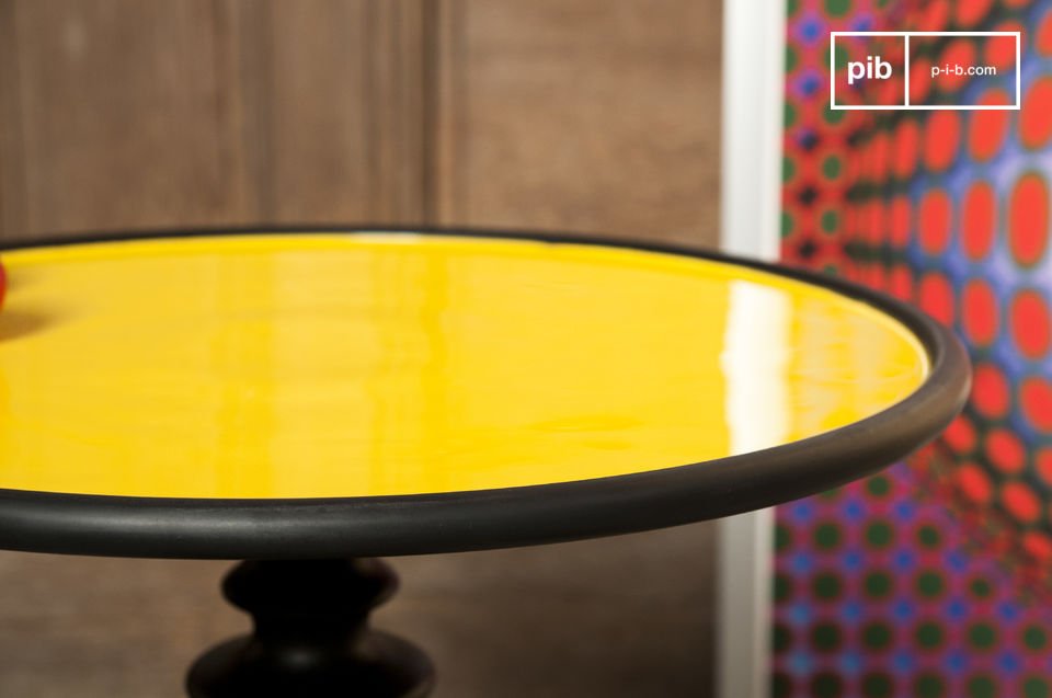 Tisch mit trendigem Deko-Touch, in mehreren Farben erhältlich