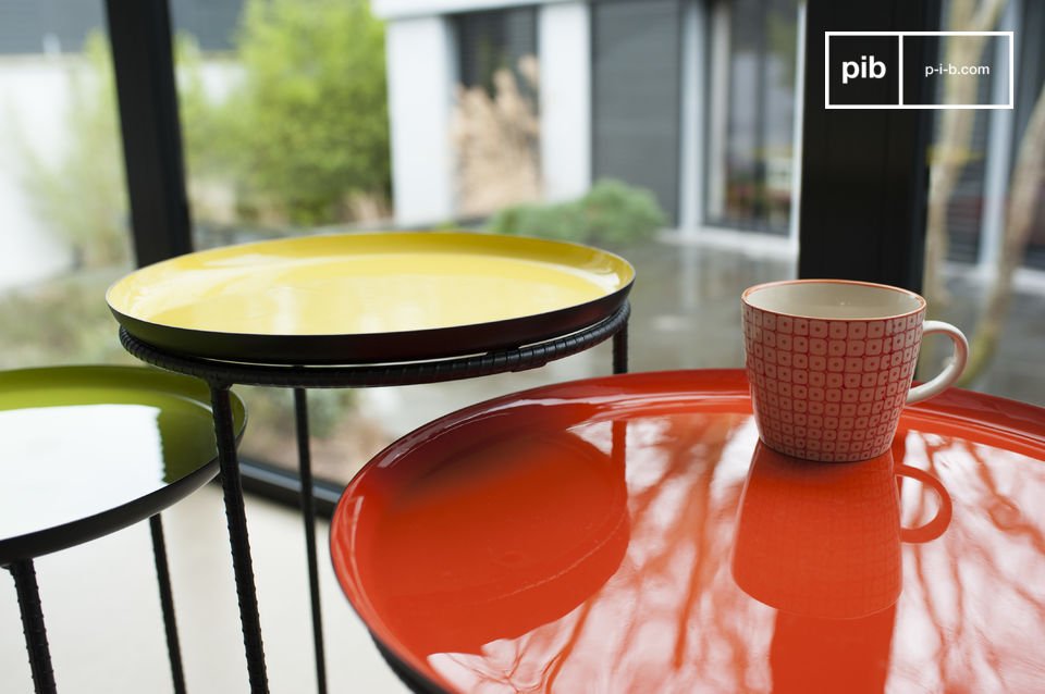Dreiteiliges Tische-Set aus Metall mit wunderschönen Farben