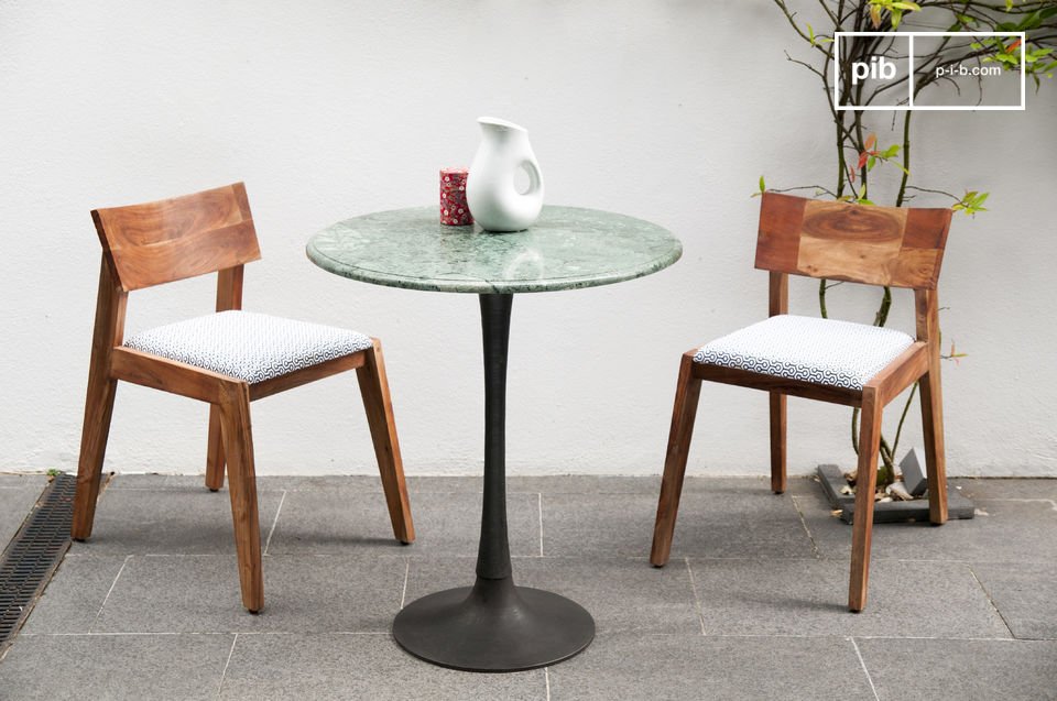 Der Esstisch Marble ist ein Tisch im skandinavischen vintage Stil