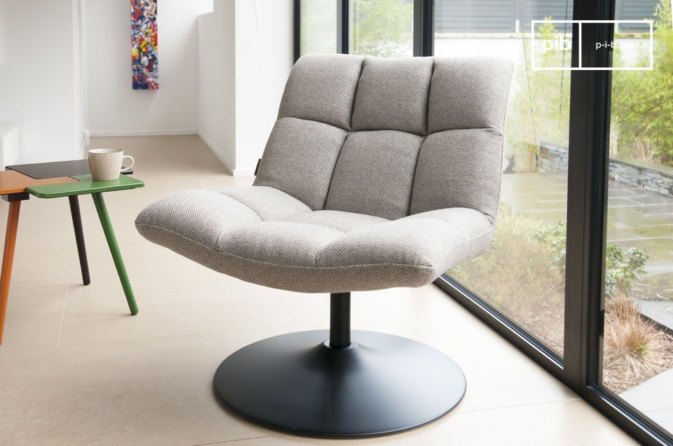Schöner Lounge-Sessel aus hellgrauem und schwarzem Metall.