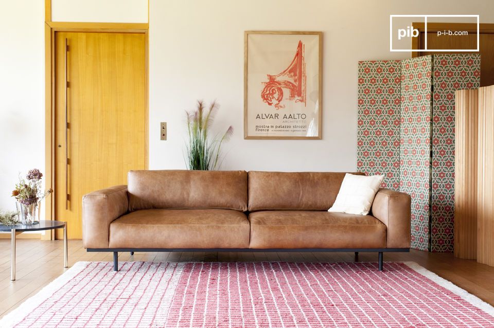 Ein wunderschön gearbeitetes Sofa mit einem absolut charmanten Design.