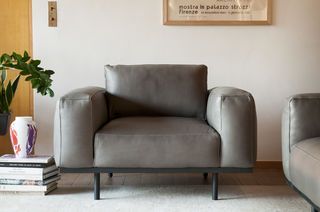 Mandel Sessel aus grauem Leder