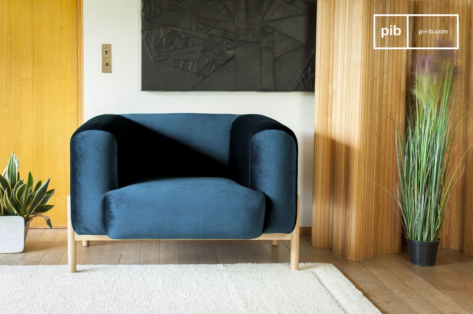 Sessel mit zeitlosen Linien und hellen & klaren Farben.