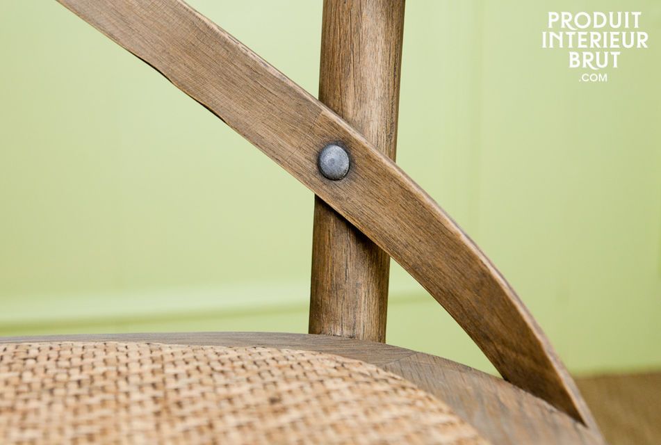 Ein Sessel aus Eichenholz im Retro Style