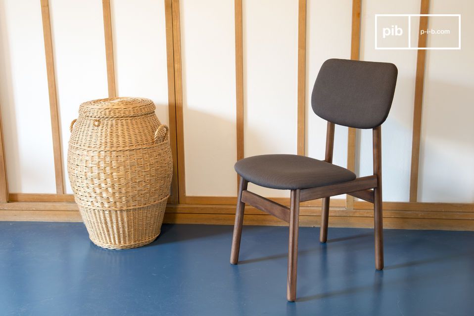 Die verschiedenen Winkel dieses Stuhls machen ihn zu einem dekorativen Schmuckstück für Ihr Interieur.