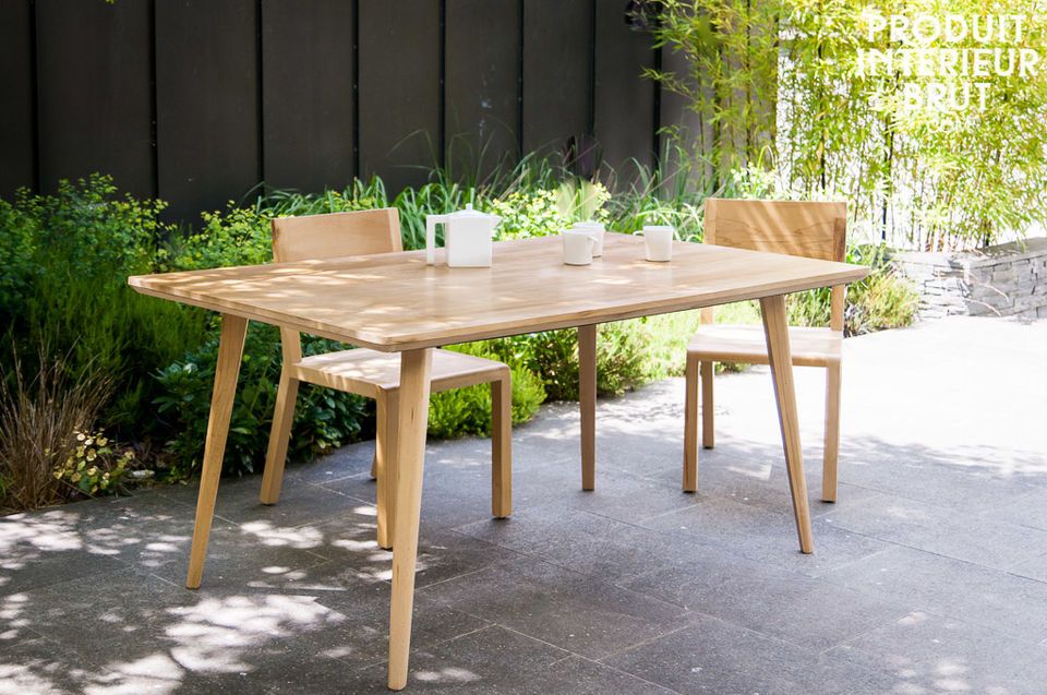 Der Tisch Möka besteht vollständig aus schönem Buchenholz