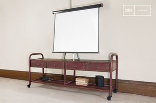 TV-Möbel im patinierten Industriedesign